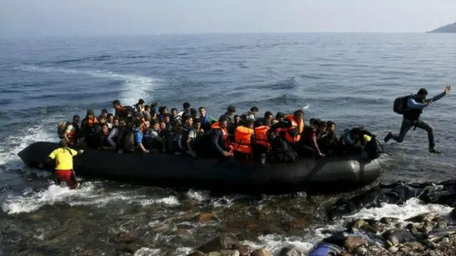 Miqrantların çoxu Avropaya dəniz yolu ilə gəlir.