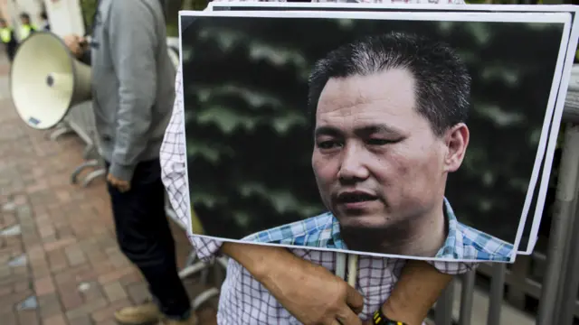 资料图片:香港民众声援浦志强,在中联办示威