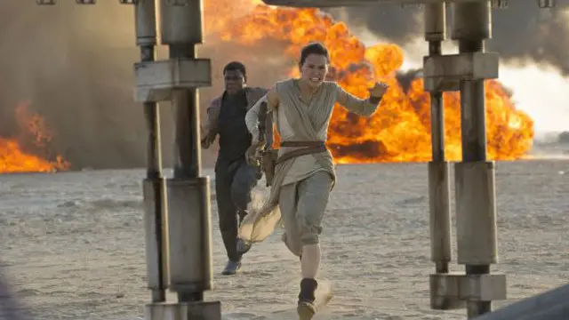 الثنائي جون يويغا وديزي ريدلي أديا دورين رئيسيين في فيلم "حرب النجوم: صحوة القوة"