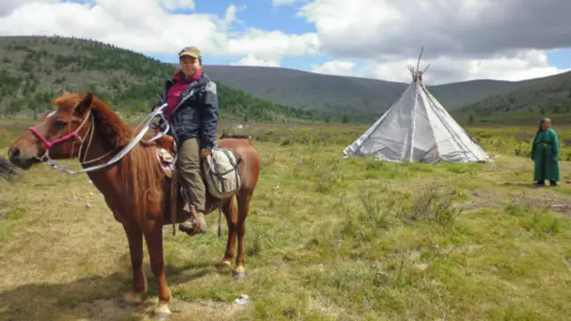 作者在查坦人部落(圖片來源:Anna Kaminski)
