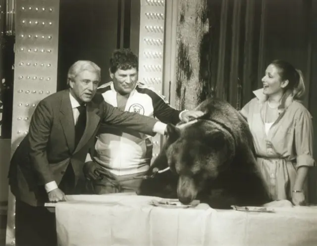 Hercules The Bear A Gentle Giant in the Family I Maggie Robin