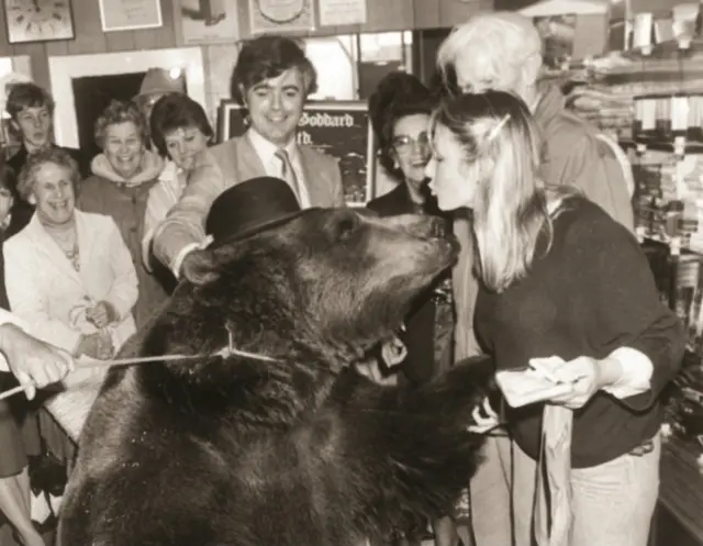 Hercules The Bear A Gentle Giant in the Family I Maggie Robin