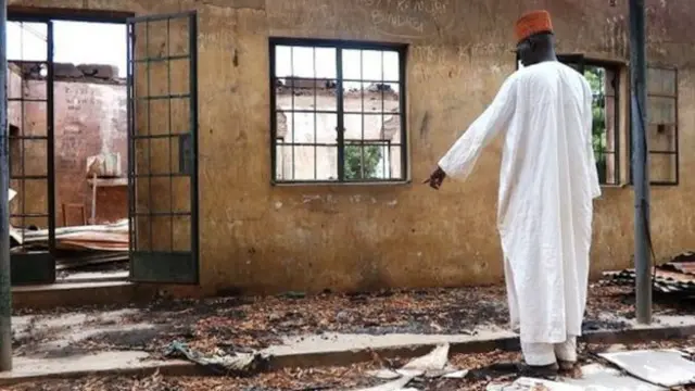 بوکو حرام نے مغربی تعلیم کی مخالفت میں سکولوں پر حملے کیے ہیں جو بقول تنظیم مسلمانوں کی اقدار خراب کر رہی ہیں