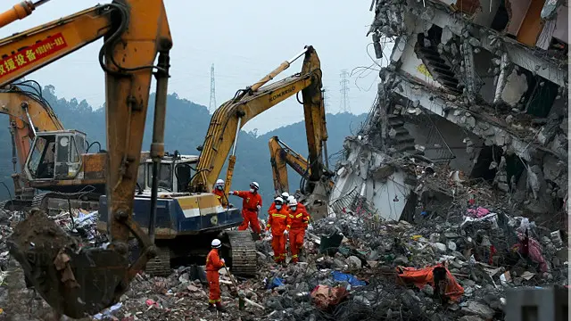 امدادی کاموں میں ہزاروں افراد شامل ہیں