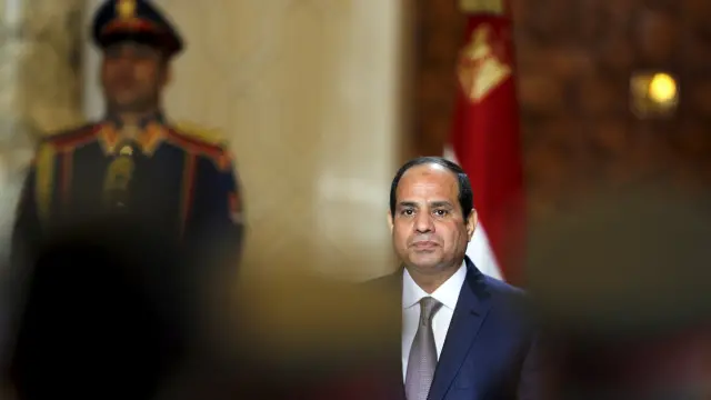 السيسي وعد بالعمل على تحقيق التوازن بين الأمن وحقوق الإنسان، غير أنه قال إن الامر حساس ويحتاج إلى جهد كبير. 