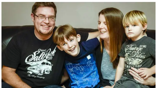 Nathan dan keluarganya.