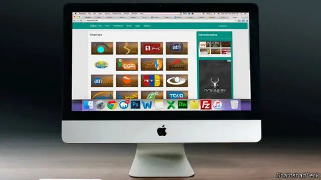 په موبایلونو کې ډېری پروګرامونو د کمپنیو له خوا ځای پر ځای کېږي، خو ډېر نور یې بیا له اپ سټور، اپل سټور او نورو اپلیکېشنځایونو را ښکته کېږي.