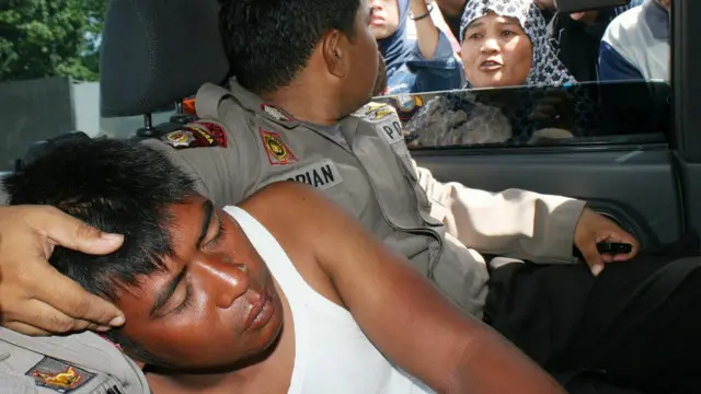 Kepala Basarnas : "Ada kemungkinan korban yang hilang adalah yang tidak memakai pelampung karena lepas"