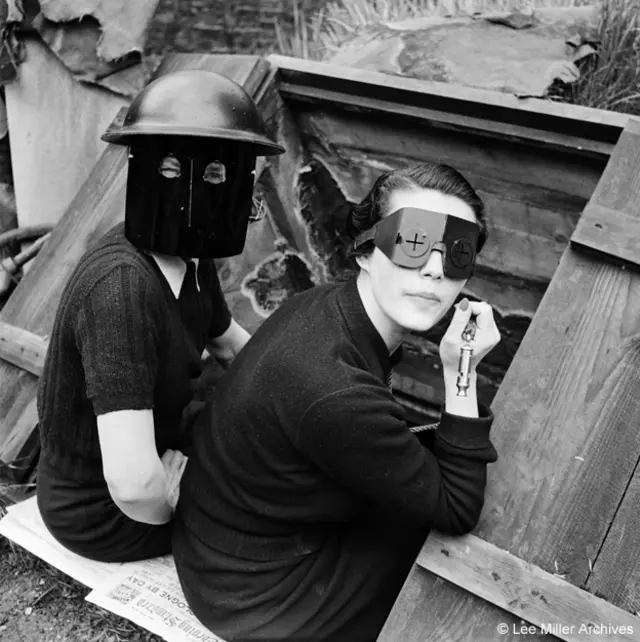 "Máscaras contra el fuego, Londres, 1941".