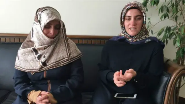 Burcu Yabalak (sağda) devletin eşini 'unutmasından' korkuyor