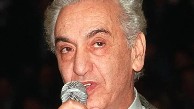 ترشح آيت أحمد للرئاسة عام 1999 ولكنه انسحب من الانتخابات بعد مزاعم عن تزوير الأصوات