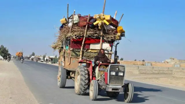 مقام های محلی می گویند ساکنان در حال گریز به مناطق همسایه هستند