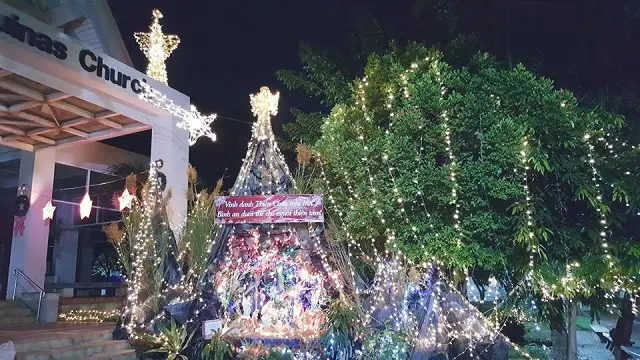 Nhà thờ Thomas Aquinas bài trí hang đá Noel theo kiểu Việt Nam