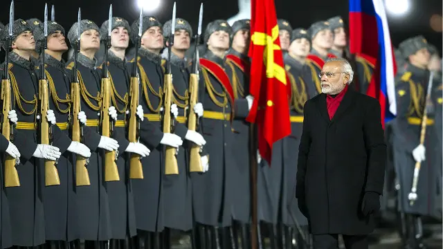 بھارت کے پاس موجود ٹینک، جنگی طیارے، آبدوزیں اور دیگر جتنے بھی تباہ کرنے والے ہتھیار ہیں وہ سب بھارت نے روس سے لیے ہیں