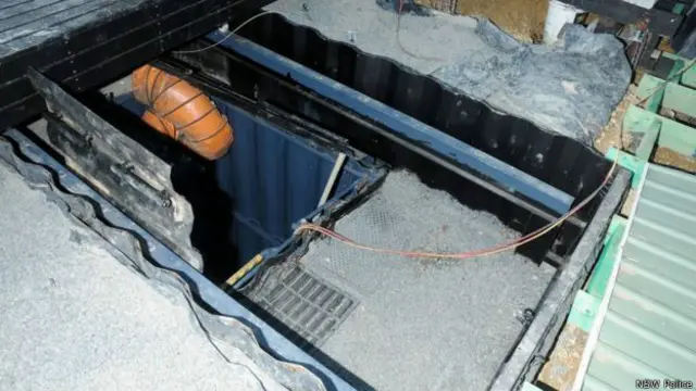 Di ruangan itu hanya ada selembar kasur dan ember berisi air untuk keperluan ke toilet.