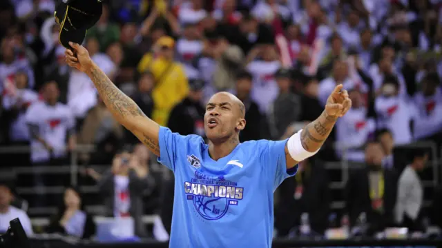 马布里在2012年庆祝夺冠