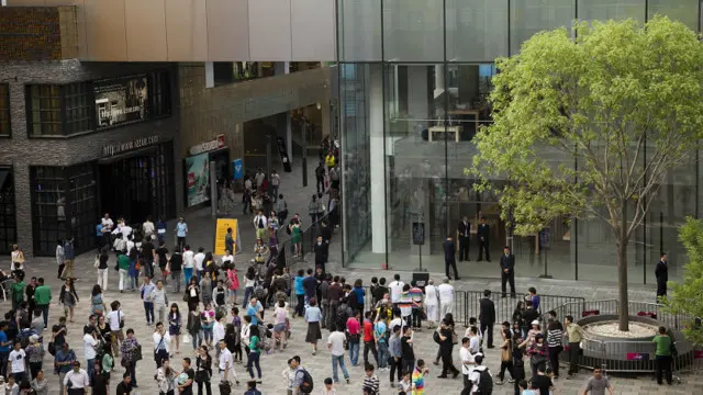 Sanlitun adalah pusat keramaian, perbelanjaan dan hiburan malam di Beijing.