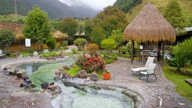 温泉。(图片来源:Andrew Bain)