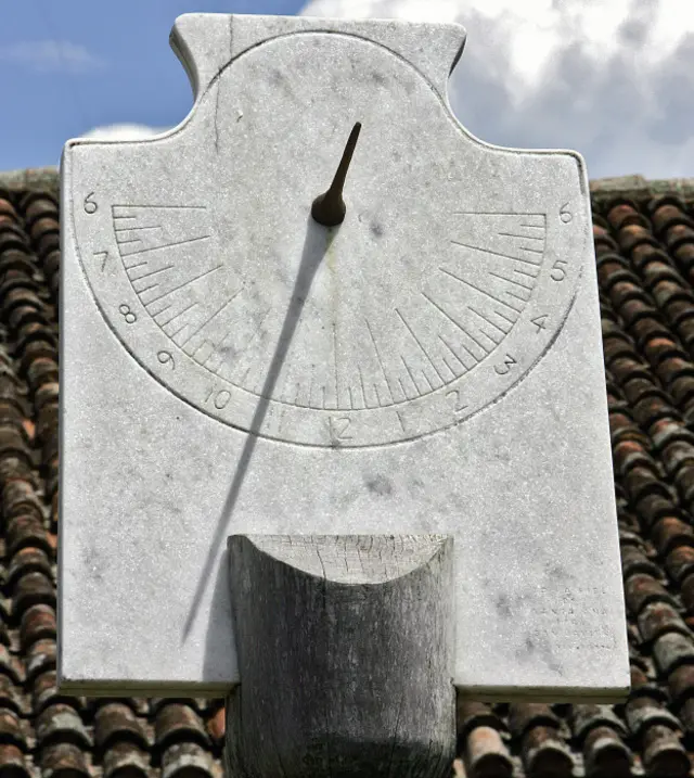 сонячний годинник у Болівії