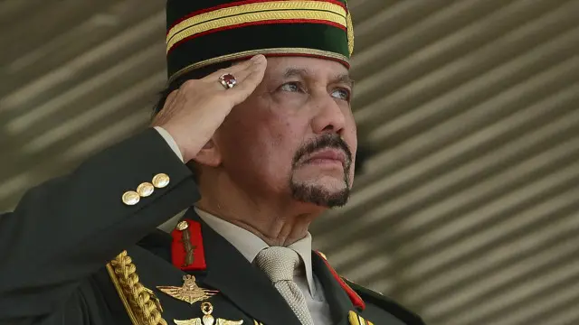 हसानाल बोलकिया 1967 से ब्रुनेई के सुल्तान हैं.