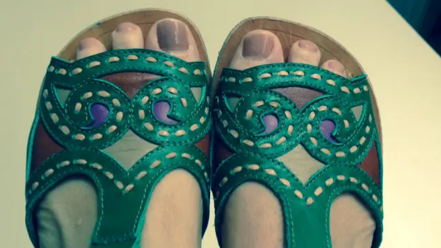 Famosa sandália hoje atrai clientes famosos