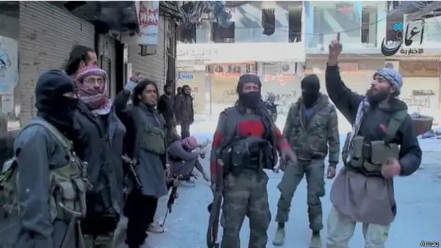 دولتِ اسلامیہ کے شدت پسندوں نے رواں برس اپریل میں اس کیمپ میں داخل ہو کر اس کے بڑے حصے پر قبضہ کر لیا تھا