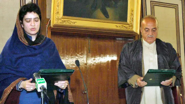 راحیلہ درانی کے پاس وکالت کی ڈگری ہے اور وہ کچھ عرصہ صحافت کے شعبے سے بھی وابستہ رہی ہیں