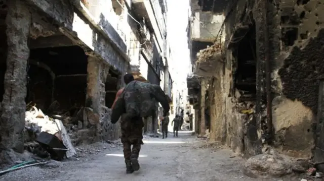 یرموک کیمپ سنہ 1948 میں ہونے والی عرب اسرائیل لڑائی کے دوران بھاگنے والے فلسطینوں کے لیے قائم کیا گیا تھا