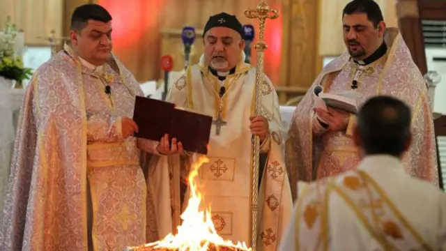 Hàng trăm giáo dân dự thánh lễ tại nhà thờ Đức Mẹ ở Baghdad