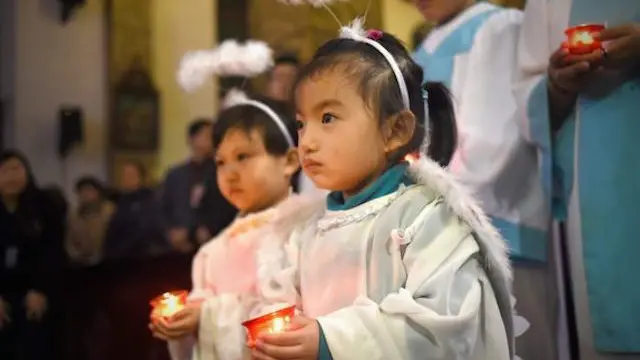 Các em bé dự lễ Giáng Sinh tại Bắc Kinh, Trung Quốc