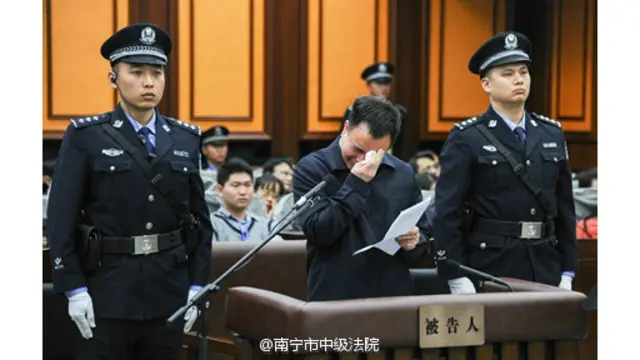 原广州市委书记万庆良庭审现场。