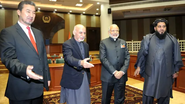 अफ़ग़ानिस्तान के राष्ट्रपति अशरफ़ ग़नी के साथ प्रधानमंत्री नरेंद्र मोदी.