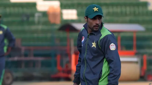 پاکستان میں محمد عامر کو دوبارہ ٹیم میں شامل کرنے کے بارے میں رائے منقسم ہے۔