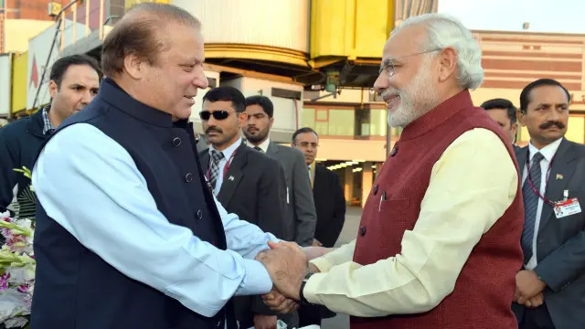 د کابل له سفر وروسته د هندوستان لومړى وزير په نا اعلان شوي ډول پاکستان ته لاړ.