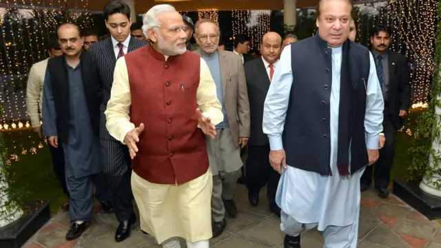 نریندر مودی کی لاہور آمد کے بعد انھیں نواز شریف کی ذاتی رہائش گاہ رائے ونڈ لے جایا گیا۔