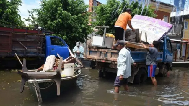 Di Paraguay saja, ada 130.000 orang yang terpaksa mengungsi.
