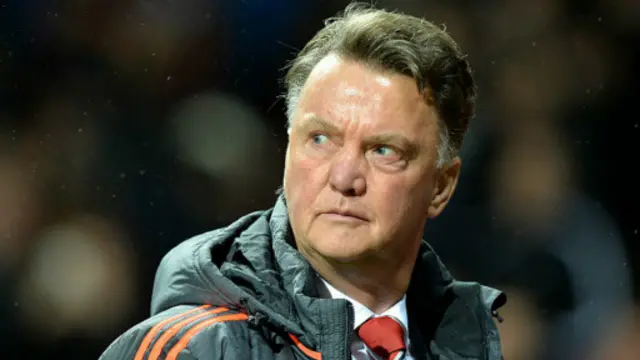 Louis van Gaal mengatakan, para pemain harus tampil maksimal dalam 90 menit, walaupun dia dalam tekanan.