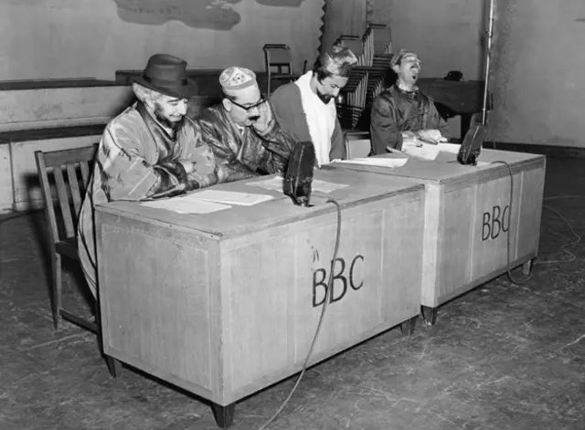 اجرای نمایش رادیویی 