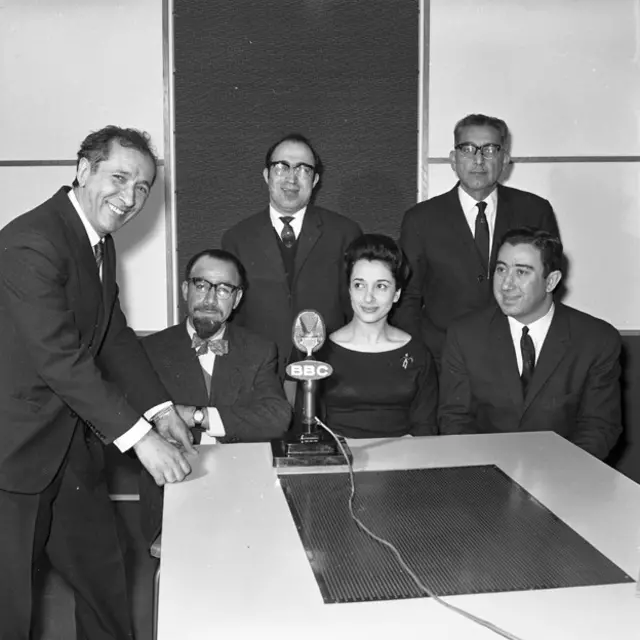 کارکنان بخش فارسی: حسین دره‌باغی، ابوالقاسم طاهری، ح.عنایت، پروین صرفیه و عباس دهقان