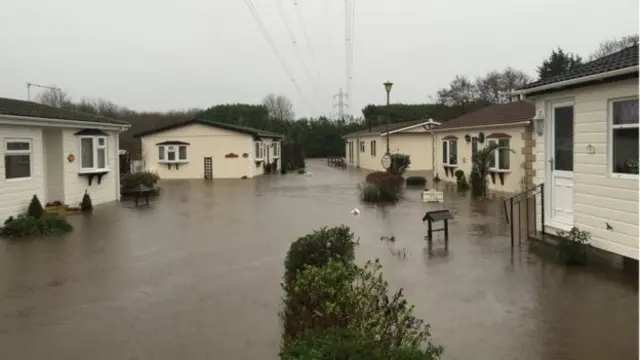 北约克郡的 Knaresborough 灾区居民已经撤出。