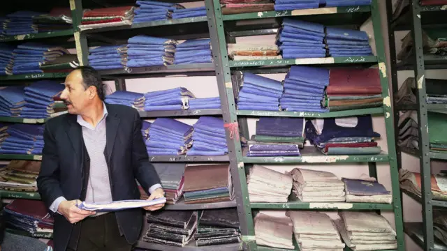 از بیش از چهل سال به این سو اطلاعات شخصی شهروندان افغان درج ۱۸ هزار 'کتاب اساس' شده 