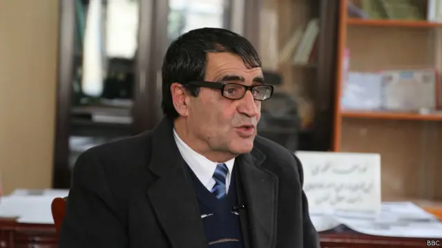 احمد پرویز ناصری مسئول برنامه دیجیتال سازی کتاب‌های ثبت احوال نفوس می‌گوید این برنامه سه مرحله دارد