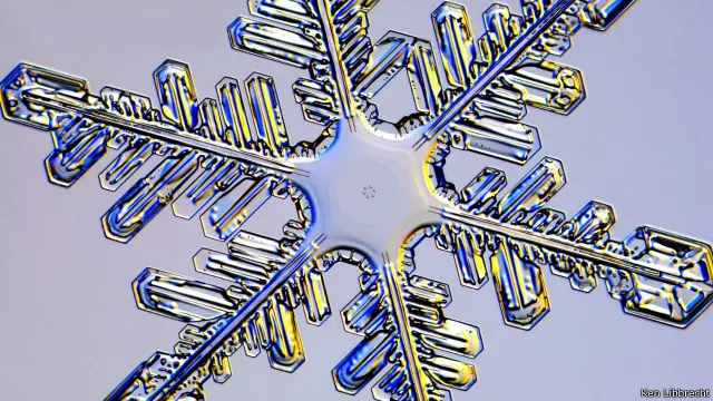 Libbrecht membuat kristal-kristalnya sendiri dalam laboratorium. 