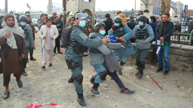 افغان حکومت وايي غواړي د روږدو کسانو د درملنې ظرفیت په کال کې ۴۵ زرو ته لوړ کړي.