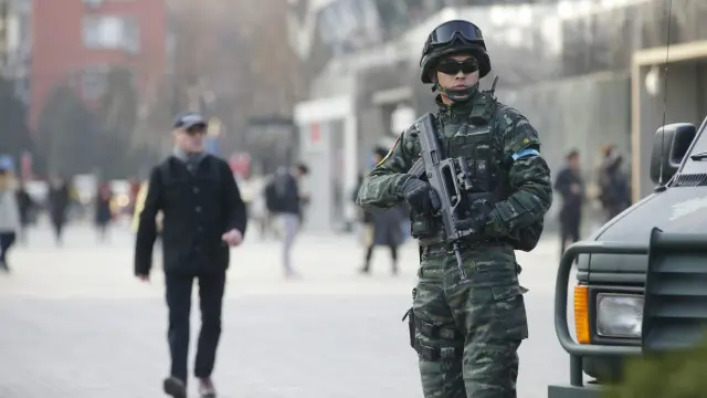  پولیس کو ’ہنگامی حالات‘ میں بندوق یا چاقو سے مسلح حملہ آوروں پر گولی چلانے کا اختیار بھی دیا گیا ہے