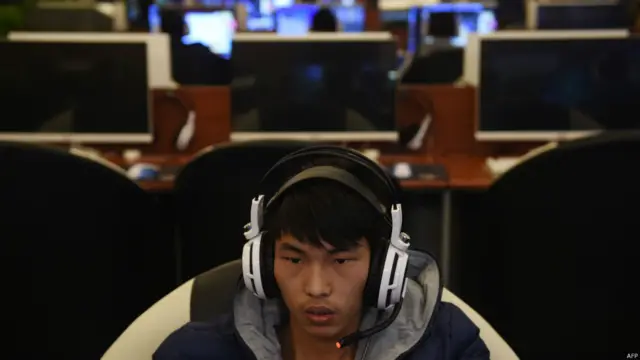 中国目前有近7亿网民，互联网每天产生信息量300亿条，其中充斥大量的虚假信息。