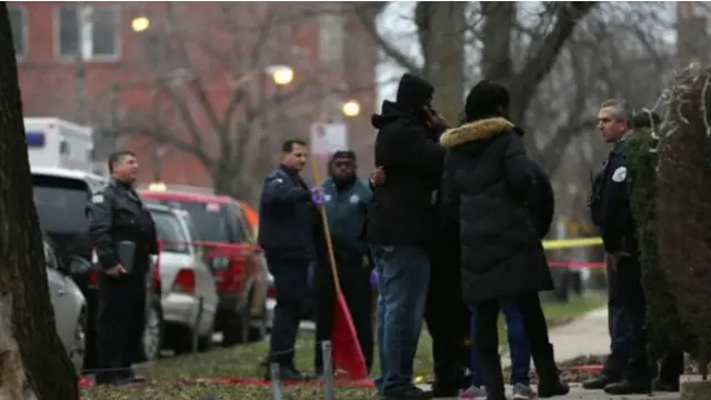 والد الشاب المريض عقليا اتصل بالشرطة لأن ابنه كان في حالة هياج فقتله الشرطي هو وجارته بطريق الخطأ