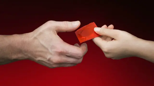 مهمترین راه پیشگیری از بیماری‌های آمیزشی کاندوم است