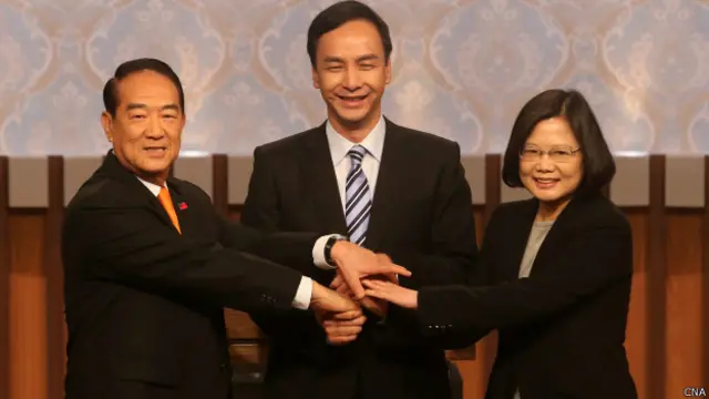 三名候選人辯論前的「先禮後兵」