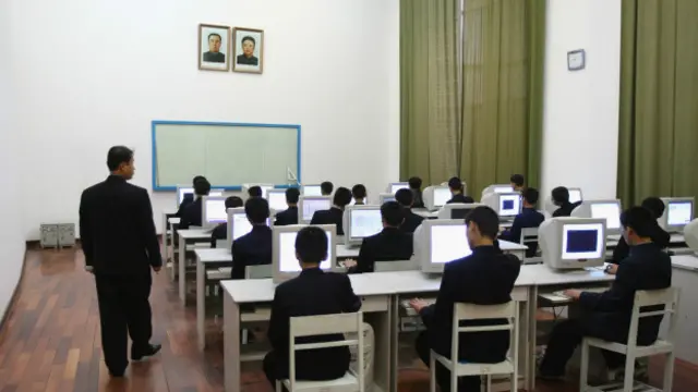 Студенты за компьютерами в Северной Корее